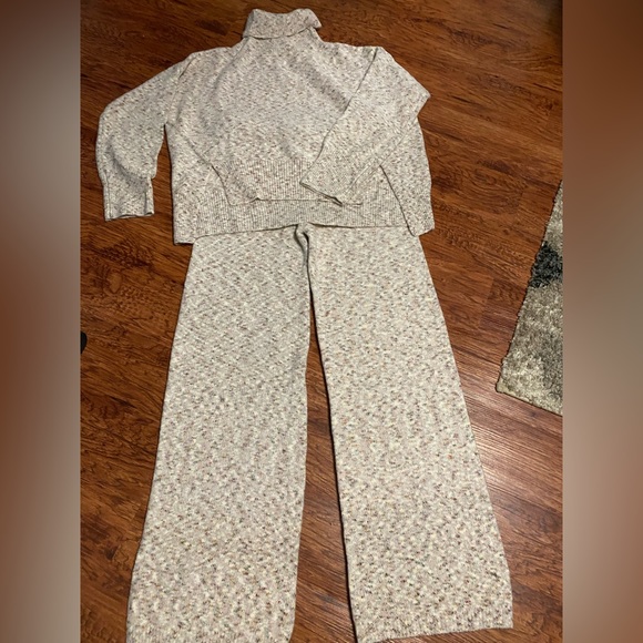 New gracia set size large, sweater set - Picture 3 of 9